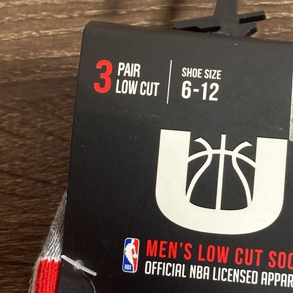 NWT Mens Size 6-12 NBA Chicago Bulls 3 Pair Low Cut Socks - Picture 4 of 9